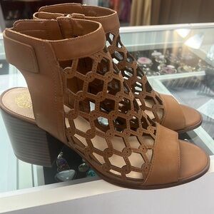 VINCE CAMUTO Tan Leather LANAIRA Size 11